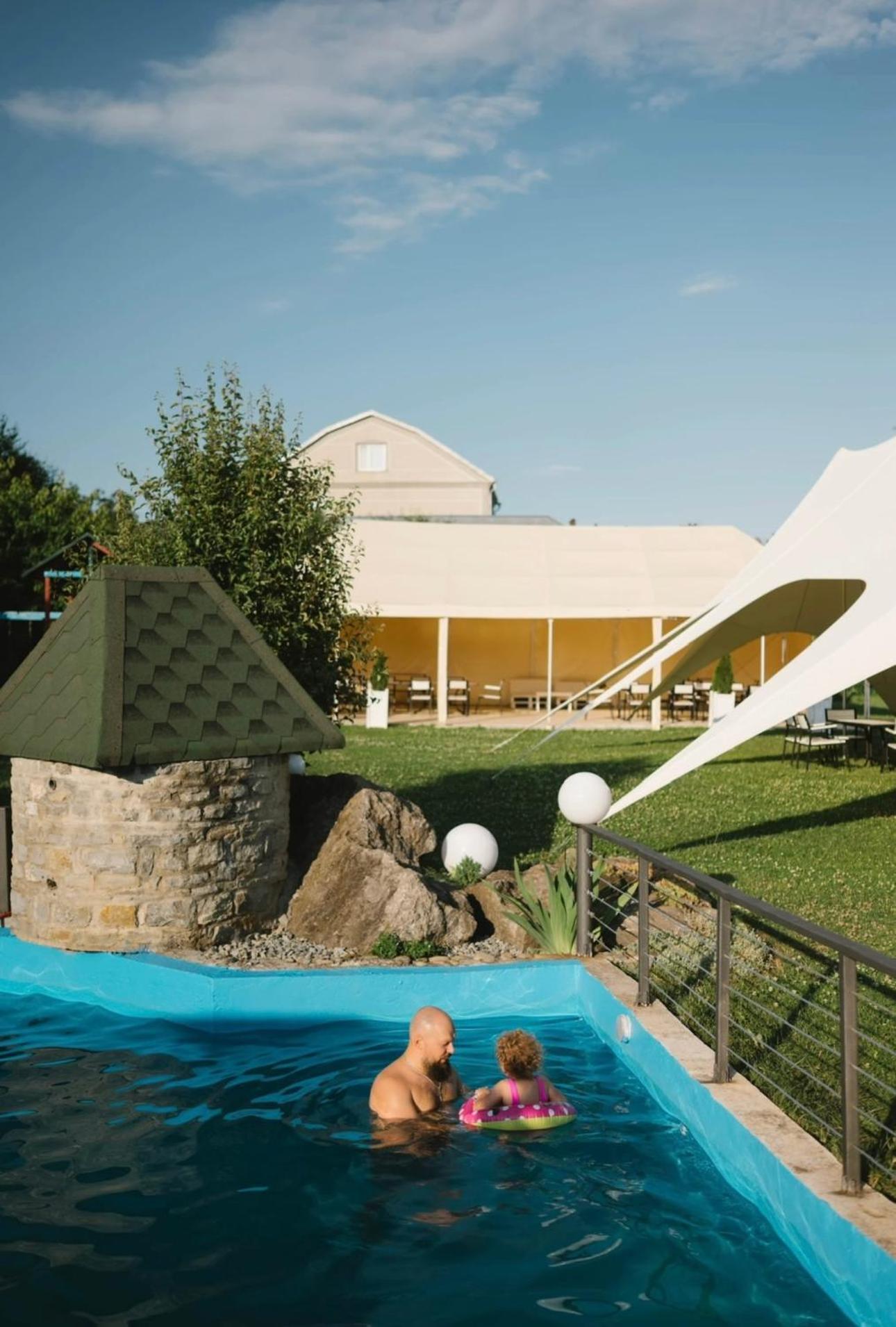 Сottage "Family Estate" Villa Kamjanets-Podilskyi Eksteriør billede